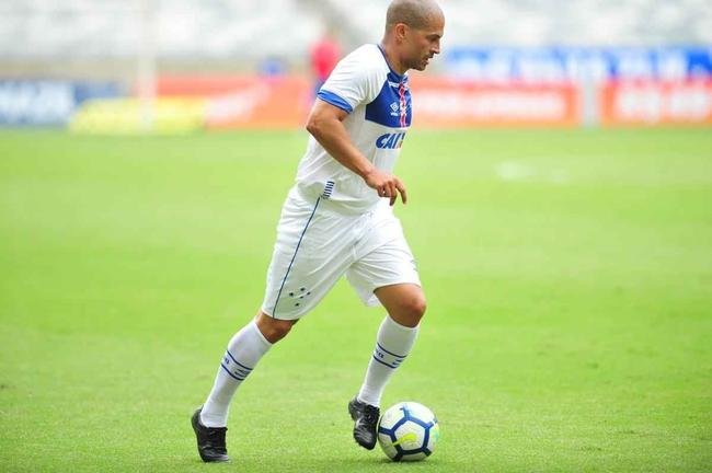 Cruzeiro: time campeo da Trplice Coroa de 2003 venceu equipe de masters por 2 a 1, neste domingo, em jogo festivo realizado no Mineiro