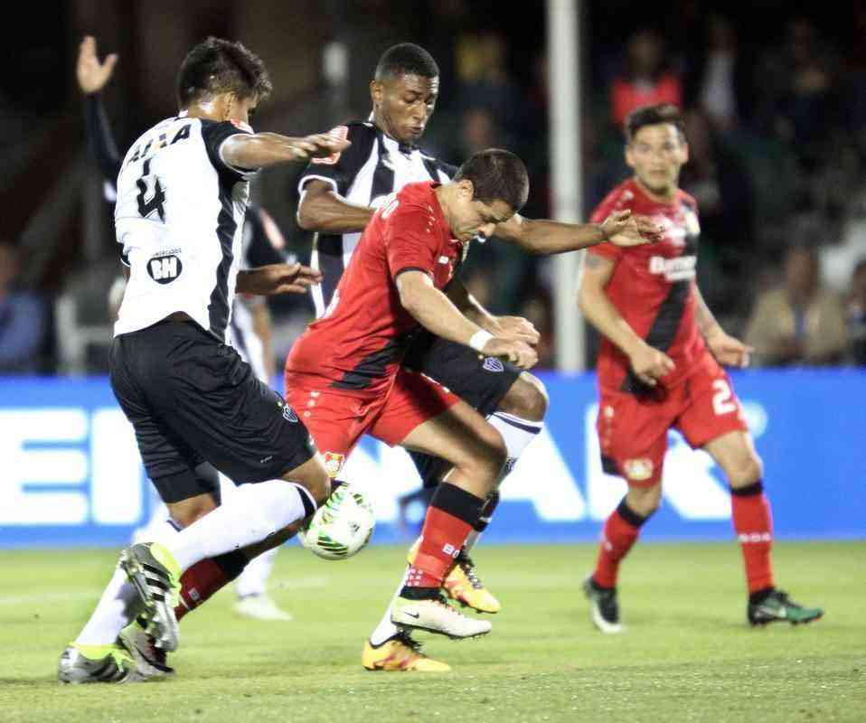 Com garotos e alguns reforos do profissional, Galo perde para o Bayer Leverkusen nos EUA