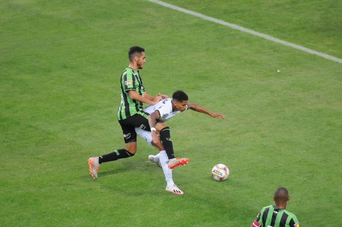 Fotos do clssico entre Amrica e Atltico, no Independncia, em Belo Horizonte, pela 10 rodada do Campeonato Mineiro. Jogo marcou o retorno dos dois rivais ao futebol em plena pandemia do novo coronavrus (Juarez Rodrigues/EM/DAPress)