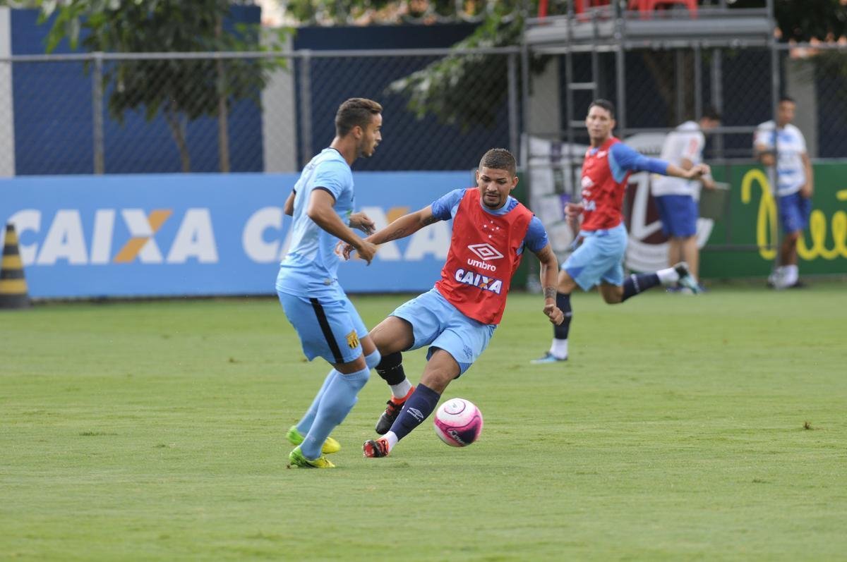 Com gols de Judivan e Rafael Sobis, Cruzeiro venceu Betinense por 2 a 0 em jogo-treino