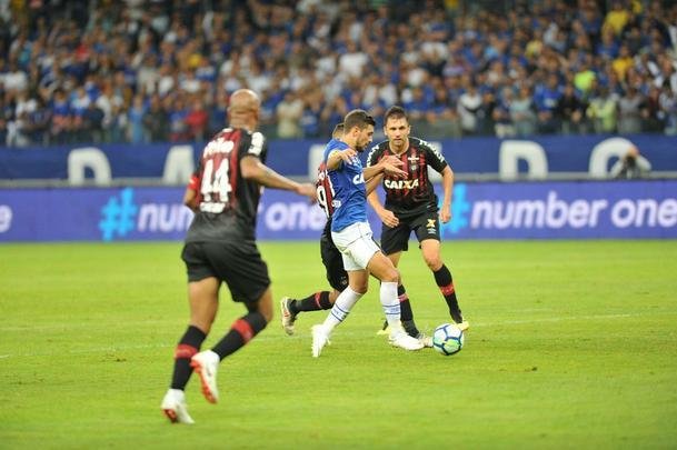 Cruzeiro conseguiu marcar no segundo tempo, com Arrascaeta, mas sofreu empate no fim com Bergson
