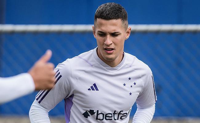 Mateus Vital é novidade no Cruzeiro na partida de volta da Copa do Brasil, contra o Grêmio