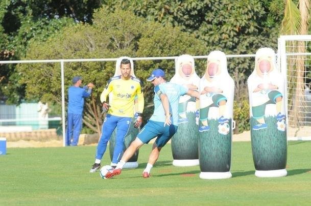 Galeria de fotos do treino do Cruzeiro nesta sexta-feira (6/9), na Toca da Raposa II
