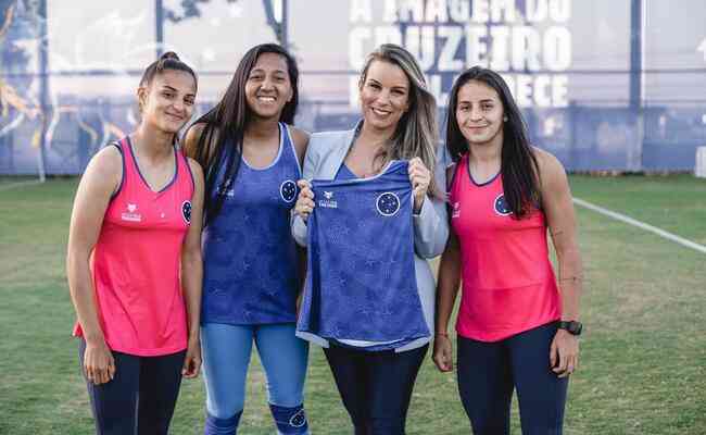 Parceria destinar 10% das vendas de produtos para atletas do time feminino do Cruzeiro