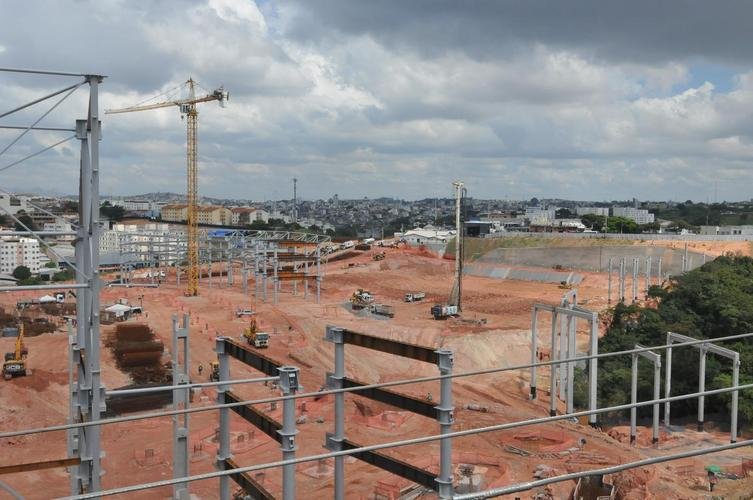 Arena MRV completa um ano de obras neste 20 de abril de 2021. Veja como est o andamento da construo do estdio do Atltico, que tem previso de ficar pronto em outubro de 2022. Sero 46 mil lugares, 2.333 vagas de estacionamento, 40 bares e 80 camarotes. O empreendimento fica no bairro Califrnia, em Belo Horizonte. (Fotos de Gladyston Rodrigues/EM/D. A Press)