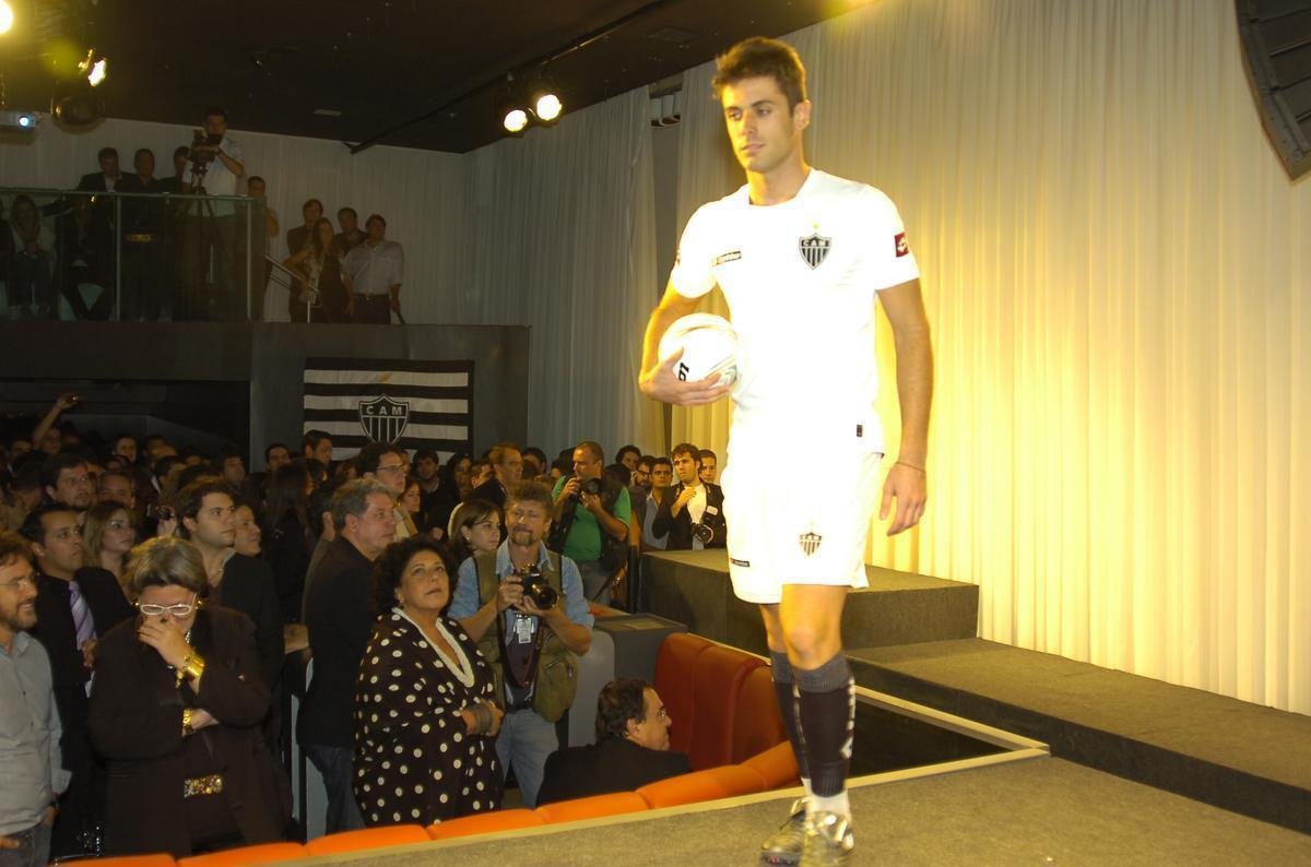 2009 - Uniforme produzido pela Lotto