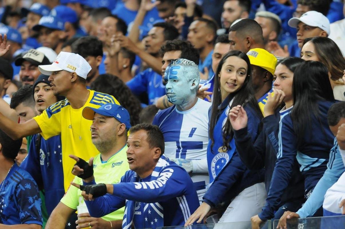 Fotos da torcida do Cruzeiro no Mineiro durante a partida contra o Sport, nesta tera-feira (28/6), pela 15 rodada da Srie B do Campeonato Brasileiro