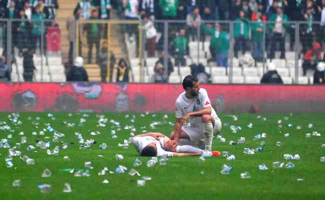 Motivao de tamanho ambiente hostil  uma rivalidade entre torcida do Bursaspor contra a do Amedspor