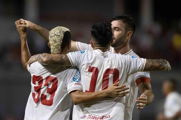 Luanderson abriu o placar pala o Náutico ainda no primeiro tempo do jogo, no Rei Pelé. O CRB virou, fez 2 a 1, mas o Náutico buscou o resultado com gols de Jorge Henrique e Jean Carlos, que marcou o terceiro de falta já nos acréscimos.