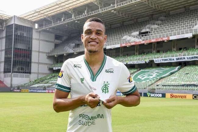 Lohan testou positivo para a COVID-19 no dia 2 de dezembro, vspera do jogo contra o Cruzeiro, pela Srie B do Campeonato Brasileiro. 