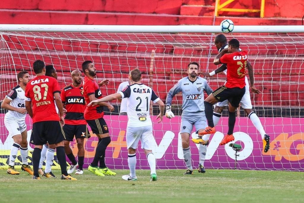 Imagens do empate entre Sport e Atltico na Ilha do Retiro