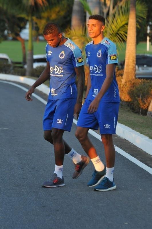 Cruzeiro iniciou sua intertemporada nesta segunda-feira na Toca da Raposa II. Tcnico Mano Menezes contou com elenco completo. Grupo agora comea preparao para decises com Atltico na Copa do Brasil, River Plate na Copa Libertadores e 29 rodadas restantes do Campeonato Brasileiro