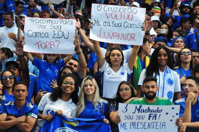 Fotos da torcida no jogo entre Cruzeiro e CSA no Mineiro