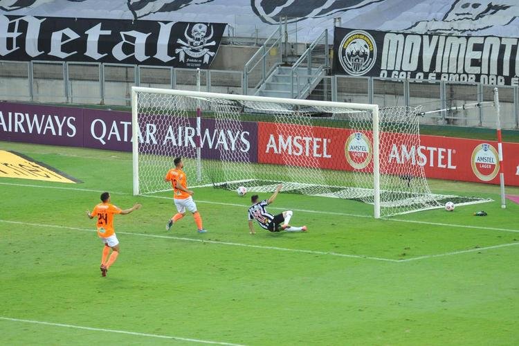 Savarino abriu o placar para o Atltico aos 28 minutos do primeiro tempo