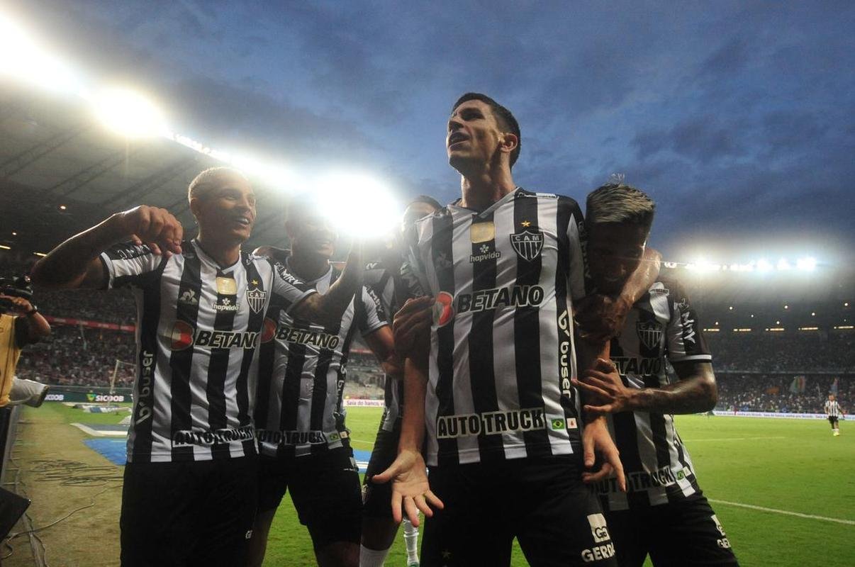 Galo venceu Cruzeiro com gols de Hulk (2) e Nacho. Edu descontou para a Raposa