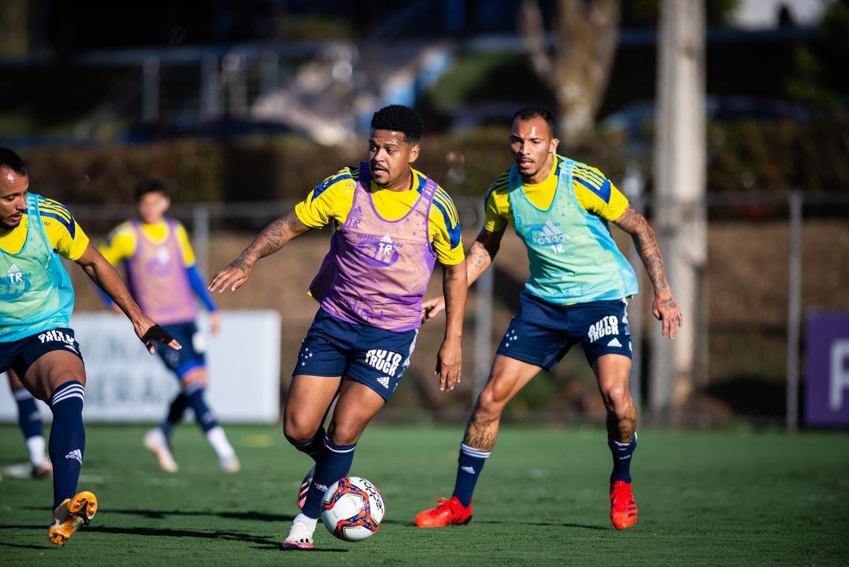 Fotos do treino do Cruzeiro na tarde desta quinta-feira (19/8), na Toca da Raposa II, em Belo Horizonte. Time fechou a preparao para enfrentar o Confiana, s 21h30 desta sexta-feira, no Mineiro