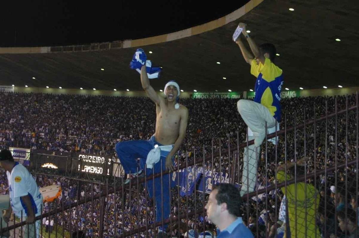 Em junho de 2003, o Cruzeiro deu o segundo passo para alcanar a indita Trplice Coroa. No dia 11 daquele ms, no Mineiro, o time dirigido por Vanderlei Luxemburgo conquistou a Copa do Brasil ao derrotar o Flamengo por 3 a 1. Os gols foram de Deivid, Aristizbal e Luiso. Alex no marcou, mas voltou a dar show em campo, assim como j havia feito no empate por 1 a 1 no duelo de ida, no Maracan, quando fez gol de letra. Aquele foi o quarto ttulo celeste no torneio de mata-matas e deu ainda mais confiana ao elenco para tambm faturar o Brasileiro no segundo semestre de 2003.