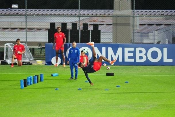 Jogadores do Equador participaram de segundo trabalho no Sesc Venda Nova, na Regio Norte de Belo Horizonte