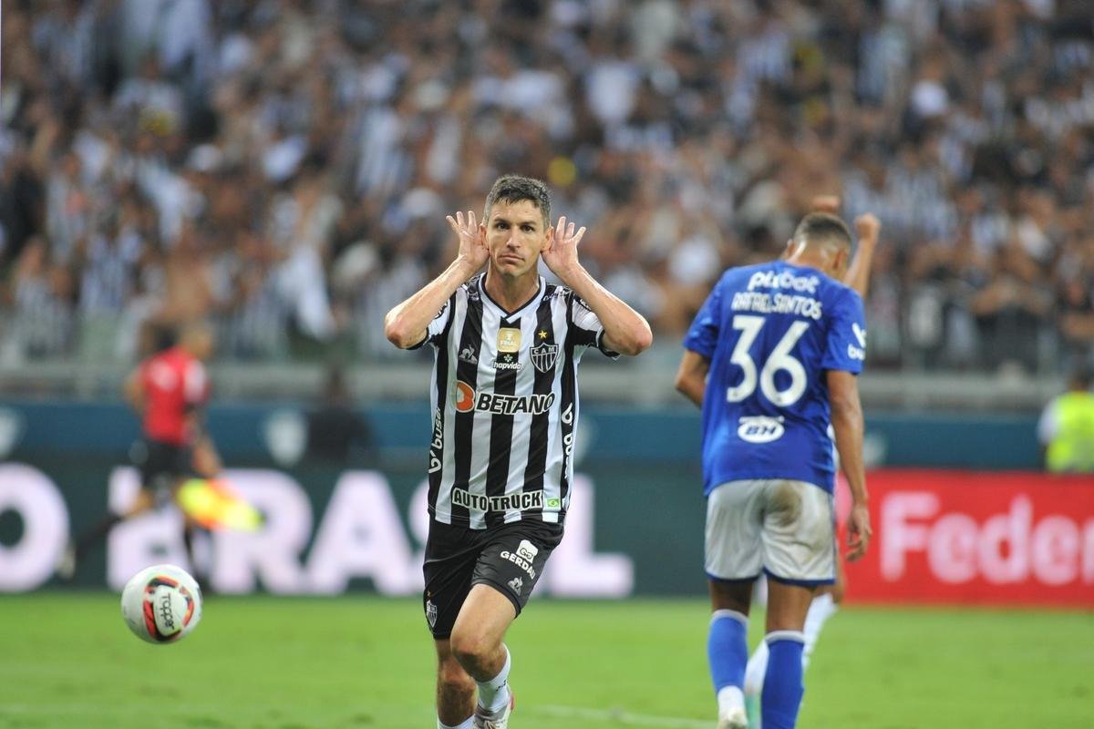 Galo venceu Cruzeiro com gols de Hulk (2) e Nacho. Edu descontou para a Raposa