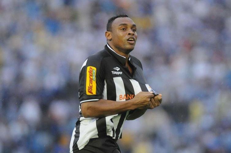 Obina - Jogou no Palmeiras em 2009 e 2012. Foi para o Atltico em 2010.