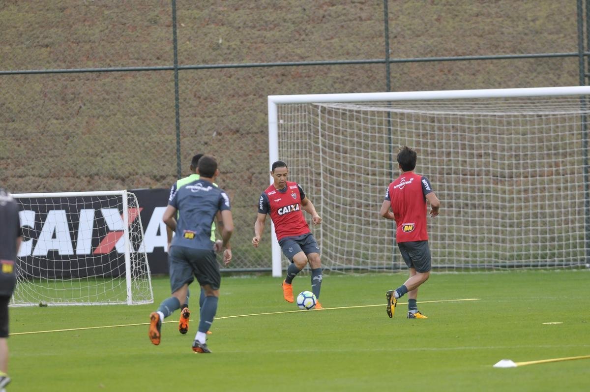 Yimmi Char, David Terans e Denlson participaram do treino em campo pela primeira vez
