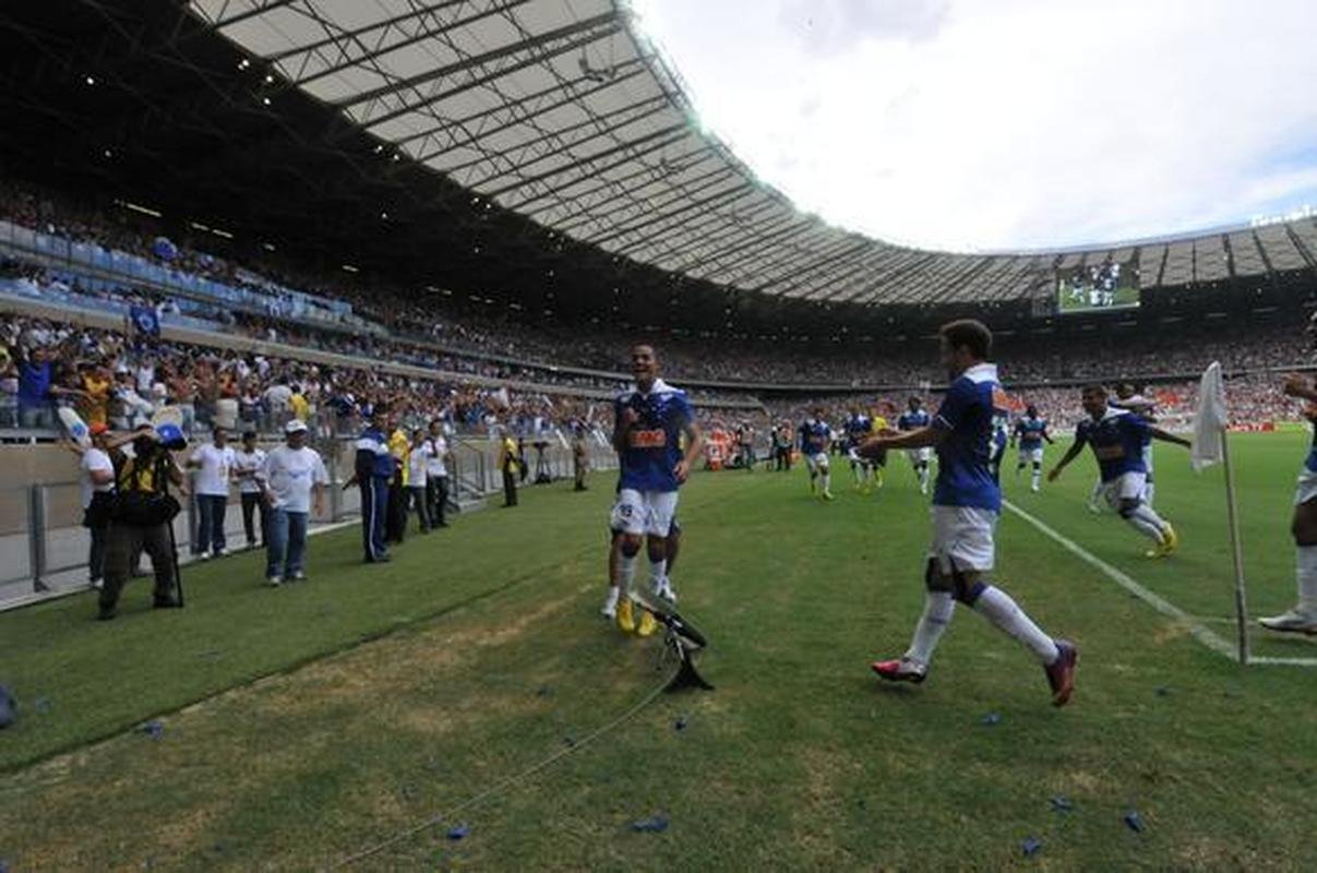 Fotos exclusivas do clssico entre Cruzeiro e Atltico na reabertura oficial do Mineiro