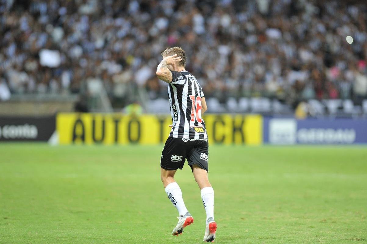 Sasha marcou o primeiro gol do Atltico sobre a Caldense, no Mineiro, na partida de volta da semifinal do Mineiro