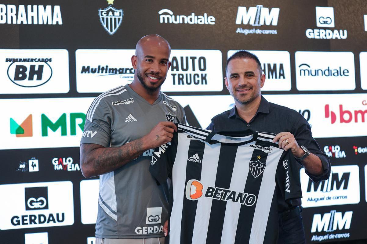 Veja fotos da apresentao de Patrick no Atltico