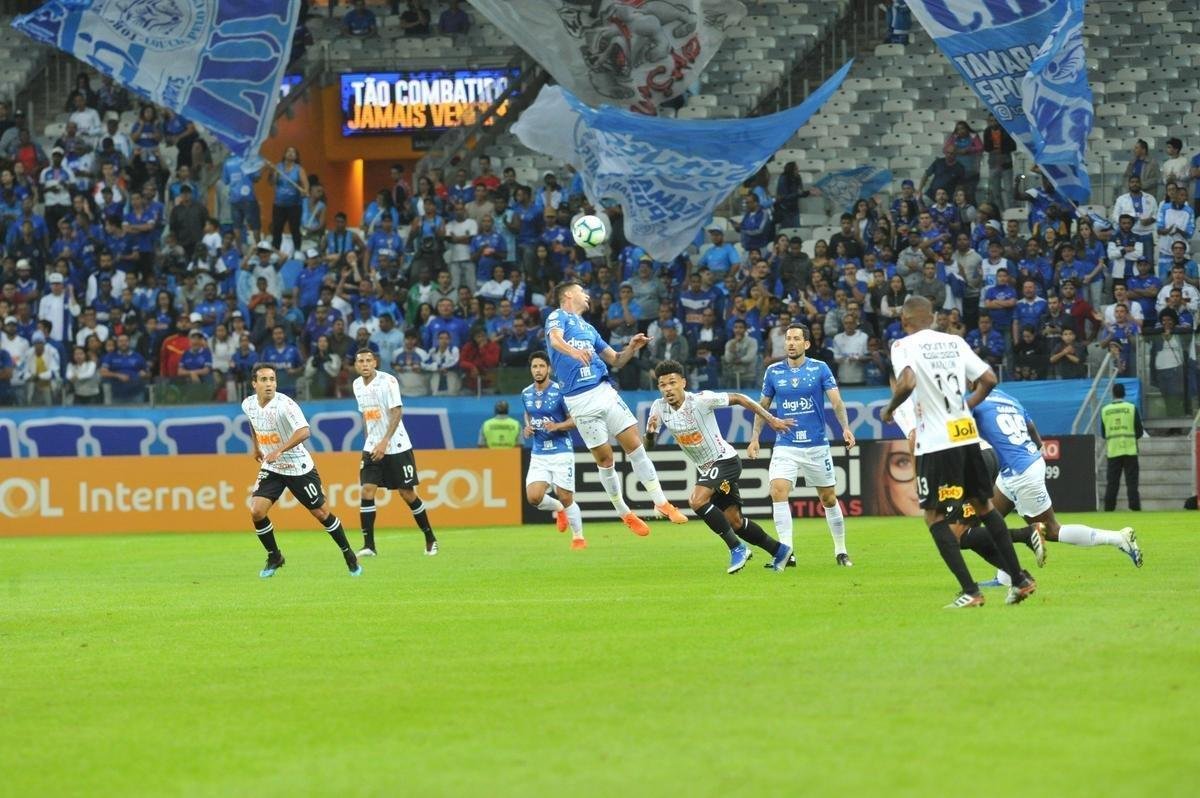 Fotos de Cruzeiro x Corinthians, no Mineiro, pela oitava rodada do Campeonato Brasileiro