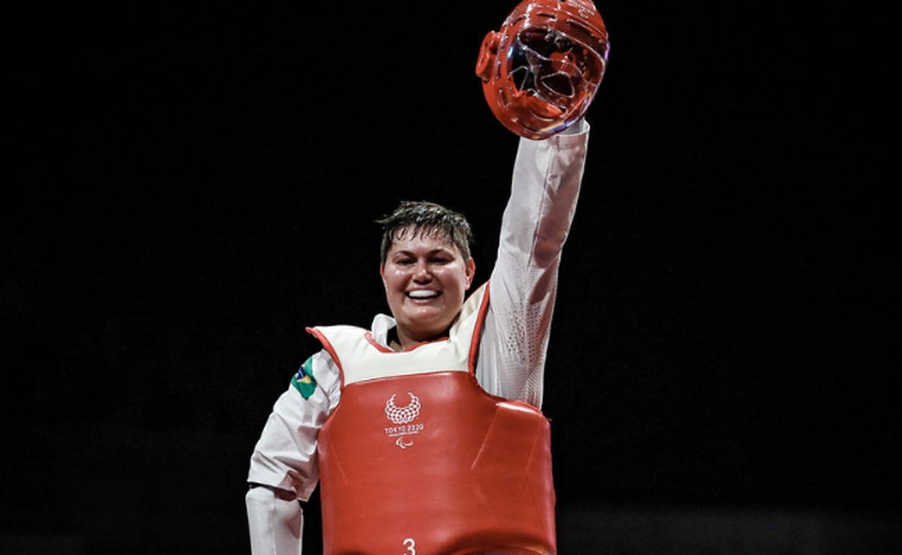 Dbora Menezes conquistou a prata na categoria K44   58kg no parataekwondo