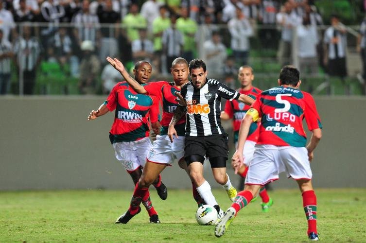 O meia Damin Escudero vestiu a camisa do Boca Juniors na temporada 2010/2011. Em 2012, o jogador foi contratado pelo Galo, quando fez quatro gols em 40 partidas.