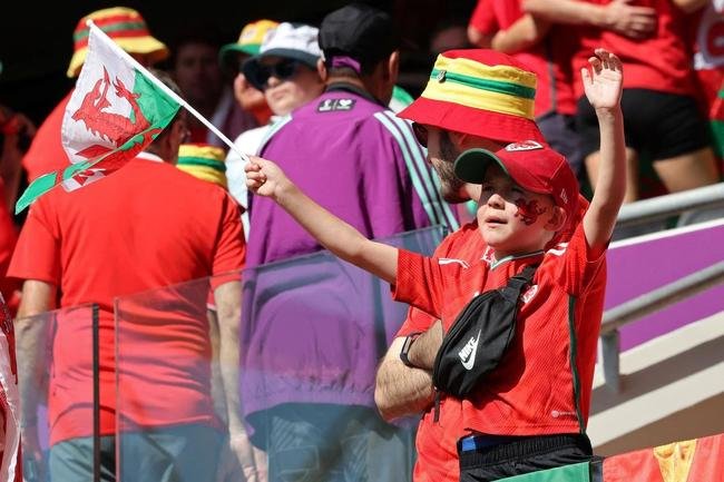 Torcedores de Pas de Gales e Ir no jogo pelo Grupo B da Copa do Mundo do Catar