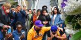 Torcedores do Lakers e amantes do basquete homenageiam Kobe Bryant