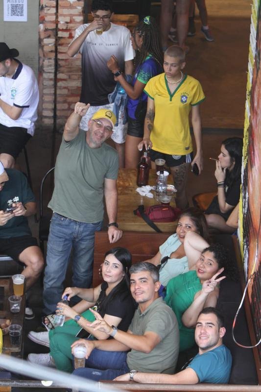 No Mercado Novo, em BH, torcedores acompanham ao jogo entre Brasil e Crocia pelas quartas de final da Copa do Mundo