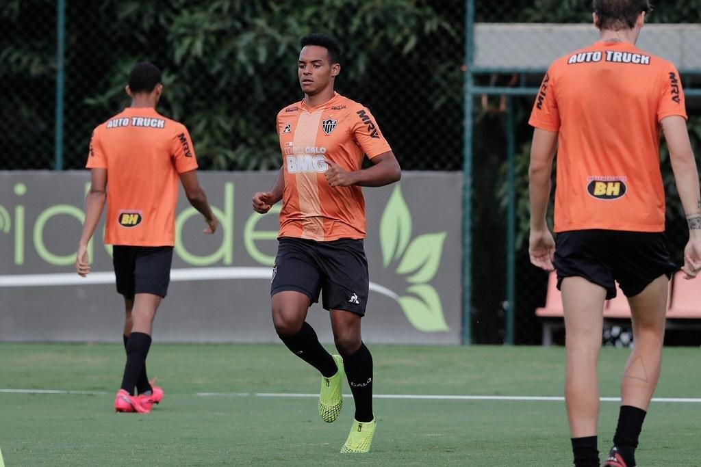Neto - O garoto estreou pelo Atltico no ano passado com apenas 16 anos. Depois, voltou ao time sub-17, jogou pelo sub-20 e estava na equipe de transio. Nos ltimos meses, chegou at a atuar como lateral-direito. O jovem de 17 anos  tratado como joia na base do clube.