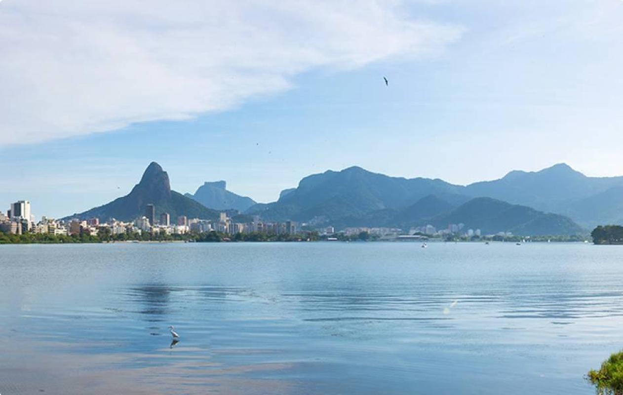 Localizada no corao da cidade, a Lagoa Rodrigo de Freitas recebeu um per temporrio, com capacidade para 10 mil espectadores perto da chegada das provas. Local receber provas de remo e canoagem velocidade