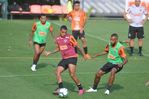 Veja fotos do treino na Cidade do Galo 