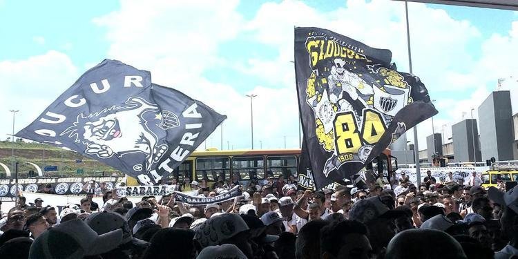 Imagens da chegada de Diego Tardelli