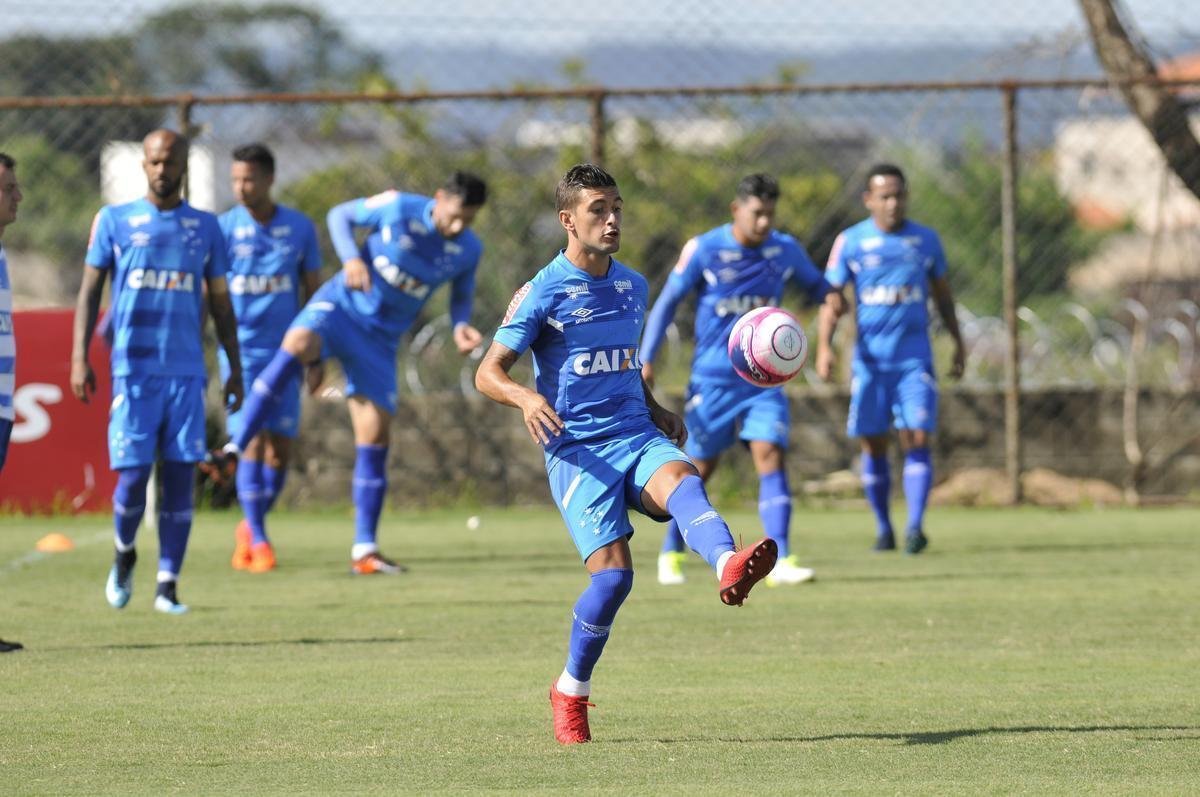 Com dois gols de Fred, um de Arrascaeta e um de Rafael Sobis, o Cruzeiro goleou o Guarani de Divinpolis por 4 a 1, nesta quarta-feira (10/1), na Toca da Raposa II, no primeiro jogo-treino da temporada 2018