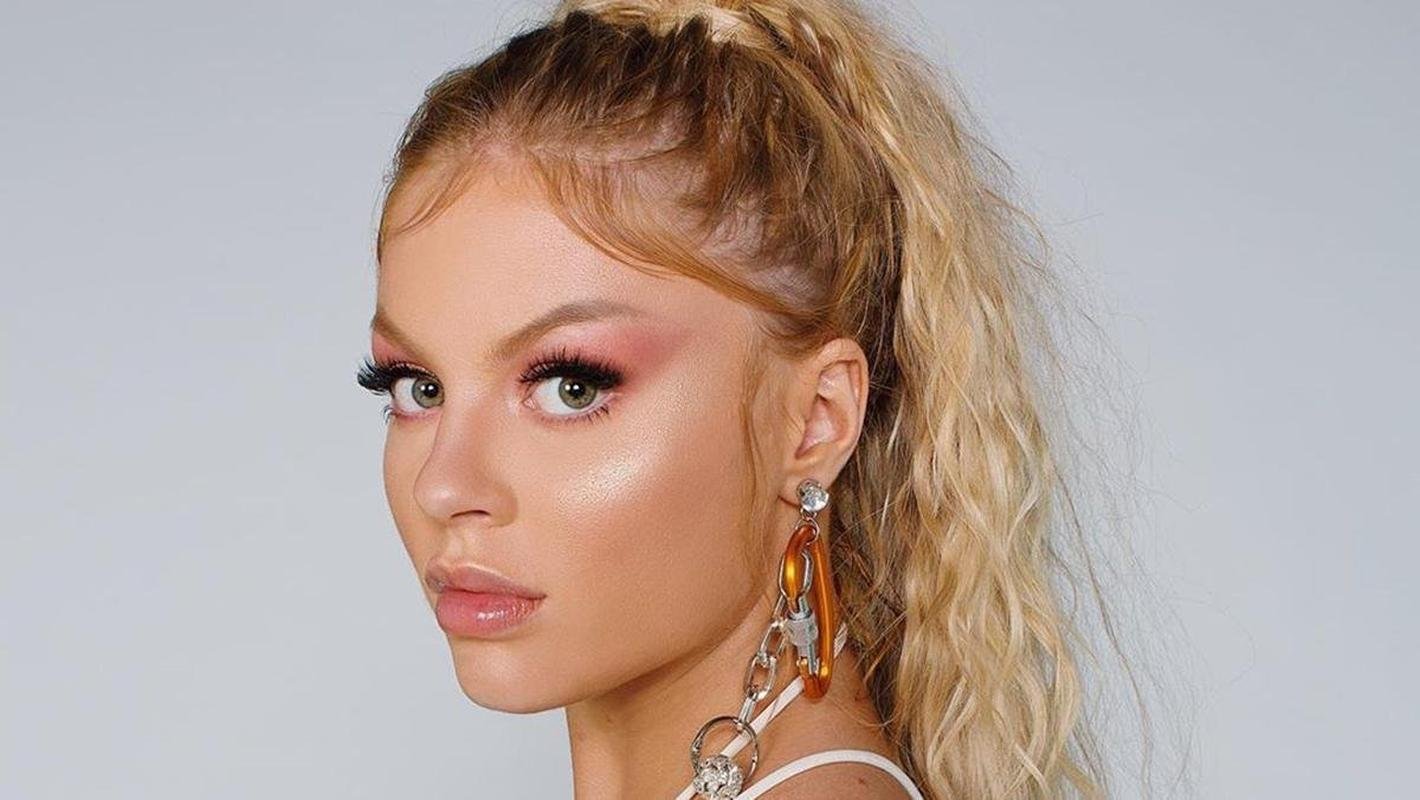 Luisa Sonza foi a quarta mulher mais ouvida no Spotify em 2020. Ela  torcedora do Internacional.