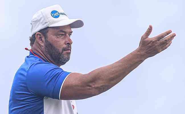 Três vitórias em quatro jogos e liderança do campeonato. Cruzeiro recebe  elogios até do técnico adversário