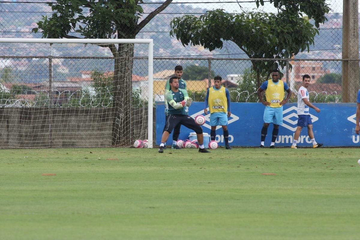 Imagens do treino do Cruzeiro nesta segunda-feira, 19 de fevereiro, na Toca da Raposa II