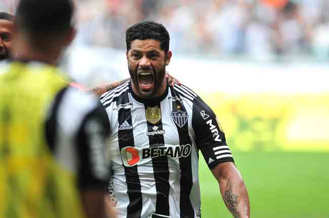 Photos of the second goal by Hulk, from Atlético, over Fluminense in a game at Mineirão for the 30th round of the Brazilian.  He scored from a penalty kick