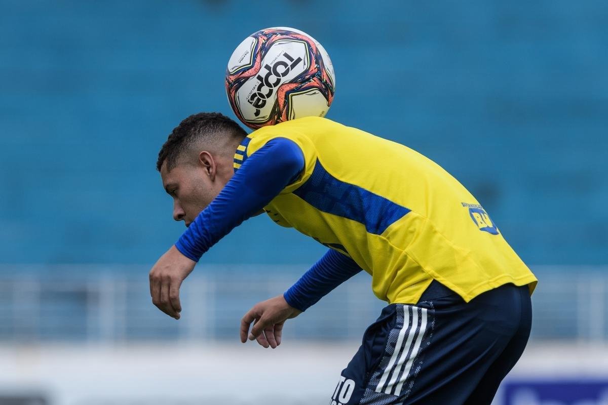 Fotos do treino do Cruzeiro no estdio Melo, em Varginha, na manh deste sbado (03/04)