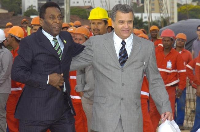 Em 2011, Pel visitou as obras de modernizao do Mineiro para a Copa do Brasil de 2014. Evento contou com a presena da presidente da Repblica Dilma Rousseff, do governador de Minas Antonio Anastasia e do prefeito de Belo Horizonte Mrcio Lacerda