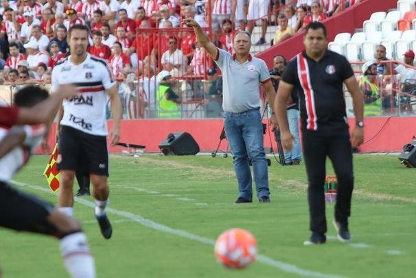 No terceiro clássico entre as equipes no ano, manteve-se o equilíbrio. Ao todo, nos confrontos, são três empates