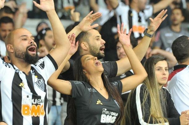 Torcedores do Atltico lotam as arquibancadas do Mineiro para acompanhar a partida vlida pelas quartas de final da Copa do Brasil