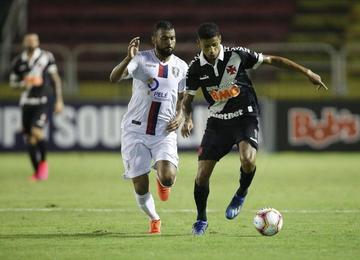 Torcida quer a saída do treinador, que dirigiu o Cruzeiro em 2019