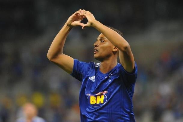 Welinton marcou o segundo gol da vitria do Cruzeiro sobre o Boa Esporte