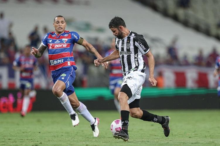 Diego Costa e Hulk marcaram os gols da vitória do Atlético por 2 a 1 sobre o Fortaleza, no Castelão